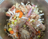 Foto del paso 3 de la receta: 510. Conejo a la berguedana con mezcla de setas (principal carne)