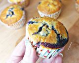 Une image de l'étape 9 de Muffins à la myrtille.