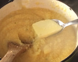 Foto del paso 4 de la receta: Camarones sobre polenta grillada con puré de dátiles y reducción de queso