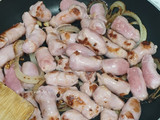 Salchichas de pollo con patatas