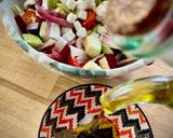 Foto del paso 1 de la receta: Ensalada de endivias rojas, remolacha, aguacate y queso Keos