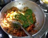 A picture of step 5 of Hariyali Pav Bhaji.