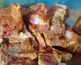 Hình bước làm 1 của món Sườn sụn heo hầm cà chua