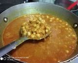 A picture of step 5 of Chawal with white chana.
