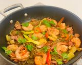 A picture of step 7 of Quick pan baked prawns & glass noodles.