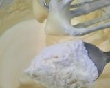 Foto langkah ke 5 dari resep 69. Vanila Cupcake.