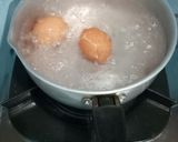 Foto langkah ke 4 dari resep Risol isi sosis, telur dan mayo pedas.