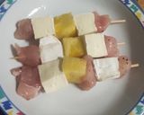 Foto del paso 2 de la receta: Brochetas pollo, piña y queso Brie. 🐔🍍🧀