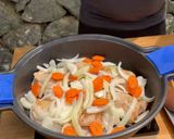 Foto del paso 3 de la receta: Pollo en semi escabeche