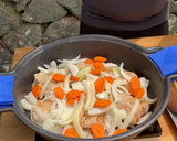 Foto del paso 3 de la receta: Pollo en semi escabeche
