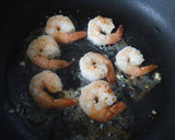 Foto del paso 3 de la receta: Fajitas con Gambas 🦐 y Aguacate 🥑