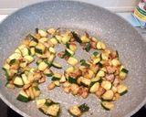 Foto del passaggio 1 della ricetta Carbonara di zucchine