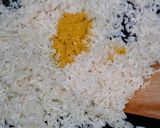 Foto langkah ke 2 dari resep Nasi Kuning Teflon | Turmeric Rice.