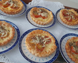 Foto del paso 4 de la receta: Tartaletas con queso y tomate