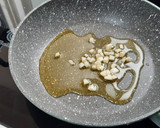 Foto del paso 4 de la receta: Conejo encebollado con arroz blanco al ajillo