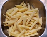 Foto del paso 2 de la receta: Papas fritas crocantes rebozadas con polenta