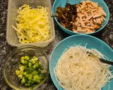 Foto langkah ke 1 dari resep Spring Roll Bihun Sosis Ayam.