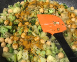 Foto del paso 2 de la receta: Garbanzos al curry con verduras