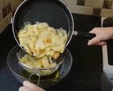A picture of step 5 of Spanish Omelette.