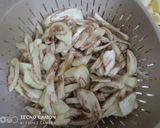 A picture of step 1 of Aloo bengan.