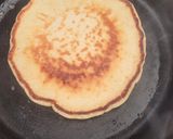A picture of step 4 of Fluffy pancakes.