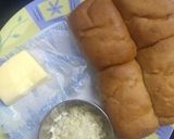 A picture of step 6 of Pasta in white sauce with garlic bread.