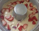 Foto del paso 2 de la receta: Bizcocho de fresas con yogur!!