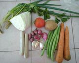 Foto langkah ke 1 dari resep Sayur Sop Bening Sosis.