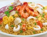 A picture of step 1 of Nasi goreng seafood.