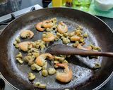 Foto del paso 3 de la receta: Espaguetis a la Florentina con champiñones y Langostinos