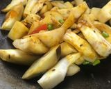 A picture of step 6 of Aloo Baingan.
