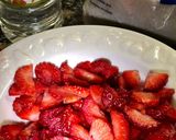 Foto del paso 1 de la receta: Frutillas 🍓con crema de leche 🍧 (tips)