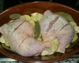 Foto del paso 4 de la receta: Muslos de pollo al horno con patatas