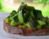 Une image de l'étape 4 de Tartine verdurette du printemps.
