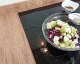 Foto del paso 2 de la receta: Ensalada de lombarda y queso feta