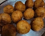A picture of step 4 of Potato Cheese Balls.