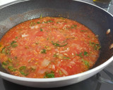 Foto del paso 7 de la receta: Conejo en salsa de tomate con hierbas aromáticas