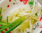 Hình bước làm 1 của món Su su xào ức gà