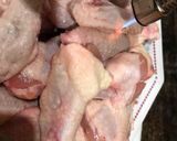 Foto del paso 6 de la receta: Alas de pollo con ajos y vino con rehogado de col