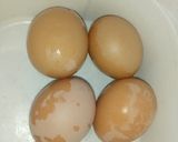 A picture of step 4 of Hard boiled eggs salad.