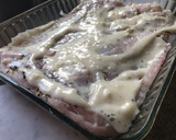 Foto del paso 4 de la receta: Blanca y radiante va la...(Merluza con salsa blanca gratinada)