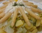 Foto del paso 5 de la receta: Cocido de Col China y Patatas con Yemas de Espárragos