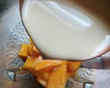 Gambar langkah 1 resipi Mango Shake.