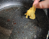 Foto del paso 4 de la receta: Sopa de piñones con rabas de pollo