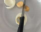 Foto del paso 1 de la receta: Huevos rellenos de crema de aguacate con caballa