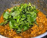 Foto langkah ke 4 dari resep Nasi Bakar Tongkol Suwir Kemangi Pedas.