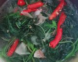 Foto langkah ke 2 dari resep Tumis bayam sederhana.