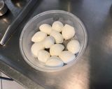 Une image de l'étape 7 de Salade de concombre aux carottes râpées,laitue rouge et mozzarella di buffala.