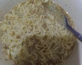 Foto langkah ke 2 dari resep Omelet mie.