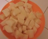 Foto del paso 1 de la receta: Patatas fritas aliñadas al ajillo